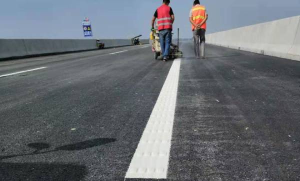 天途熱熔標(biāo)線項(xiàng)目施工現(xiàn)場(chǎng) 天途熱熔標(biāo)線項(xiàng)目施工現(xiàn)場(chǎng)