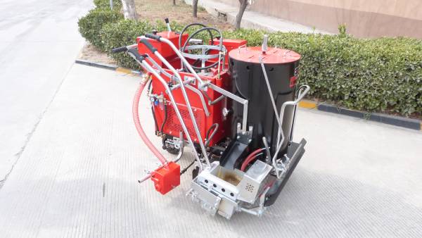 熱熔震蕩劃線機哪里買？找24年熱熔劃線機老品牌-天途路業(yè)